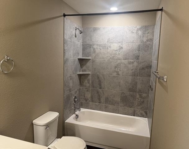 2612 Wesley Avenue - Photo Thumbnail 27