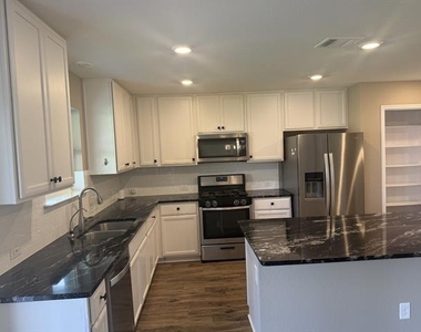 2612 Wesley Avenue - Photo Thumbnail 2