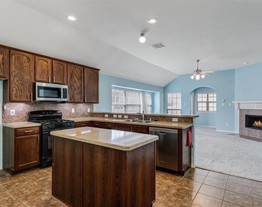 1201 Hayden Lane - Photo Thumbnail 15