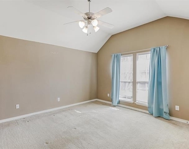 1201 Hayden Lane - Photo Thumbnail 6