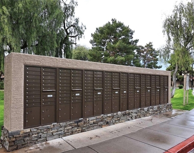 8625 E Belleview Place - Photo Thumbnail 15