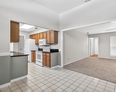 5301 Tartan Circle - Photo Thumbnail 9