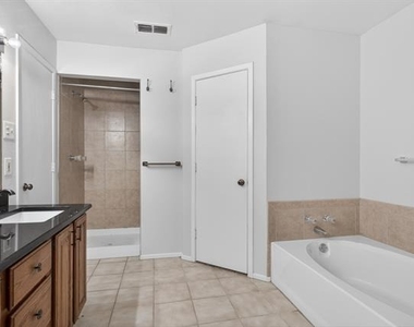 5301 Tartan Circle - Photo Thumbnail 17