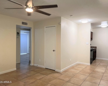 4423 N 13th Place - Photo Thumbnail 3