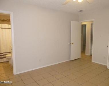 946 E Loma Vista Drive - Photo Thumbnail 8