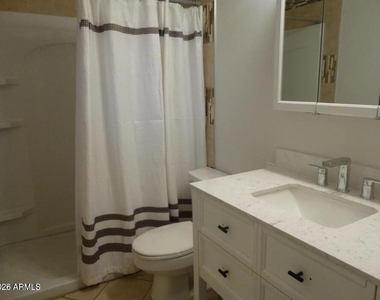 946 E Loma Vista Drive - Photo Thumbnail 9