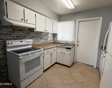 11216 W Nevada Avenue - Photo Thumbnail 3
