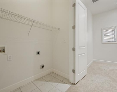 3210 Carlisle Street - Photo Thumbnail 14
