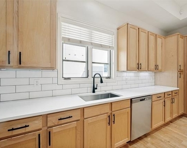 3210 Carlisle Street - Photo Thumbnail 11