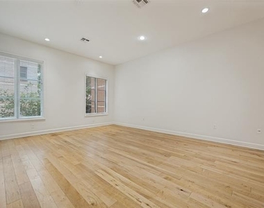 3210 Carlisle Street - Photo Thumbnail 8
