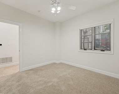 3210 Carlisle Street - Photo Thumbnail 3