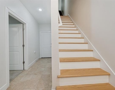 3210 Carlisle Street - Photo Thumbnail 6