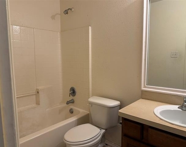 216 Creek Cove Drive - Photo Thumbnail 11