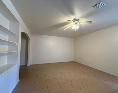 216 Creek Cove Drive - Photo Thumbnail 3