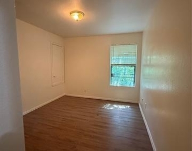 216 Creek Cove Drive - Photo Thumbnail 16