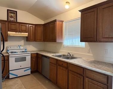 216 Creek Cove Drive - Photo Thumbnail 7