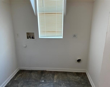 216 Creek Cove Drive - Photo Thumbnail 15