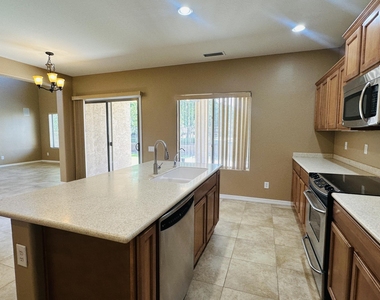 2138 W Marconi Avenue - Photo Thumbnail 10