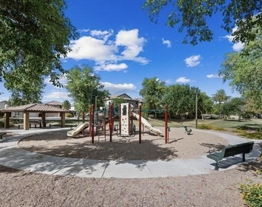2138 W Marconi Avenue - Photo Thumbnail 39