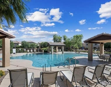 2138 W Marconi Avenue - Photo Thumbnail 37