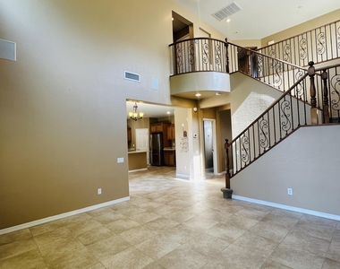 2138 W Marconi Avenue - Photo Thumbnail 6