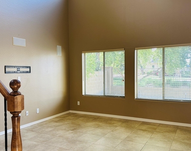 2138 W Marconi Avenue - Photo Thumbnail 3