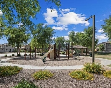 2138 W Marconi Avenue - Photo Thumbnail 40