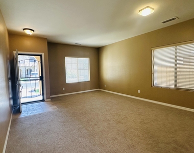 2138 W Marconi Avenue - Photo Thumbnail 1