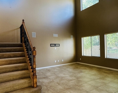 2138 W Marconi Avenue - Photo Thumbnail 4