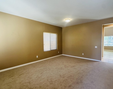 2138 W Marconi Avenue - Photo Thumbnail 2