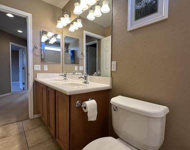 2138 W Marconi Avenue - Photo Thumbnail 27