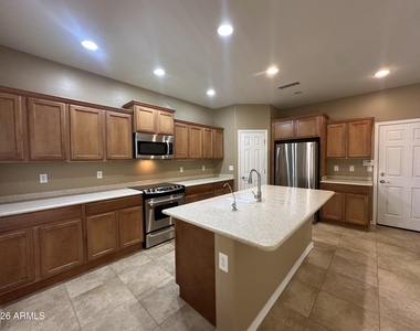 2138 W Marconi Avenue - Photo Thumbnail 8