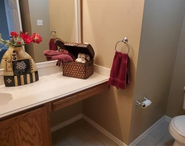 5005 Boxwood Lane - Photo Thumbnail 7
