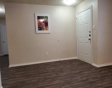 5005 Boxwood Lane - Photo Thumbnail 2
