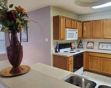 5005 Boxwood Lane - Photo Thumbnail 21