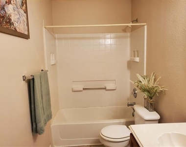 5005 Boxwood Lane - Photo Thumbnail 16