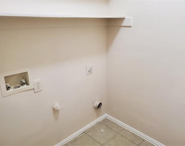 5005 Boxwood Lane - Photo Thumbnail 19