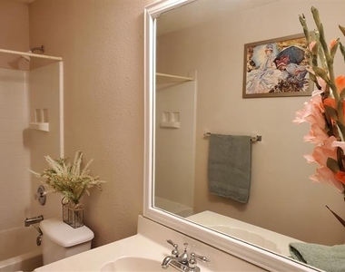 5005 Boxwood Lane - Photo Thumbnail 14