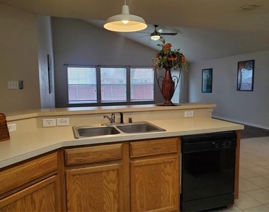 5005 Boxwood Lane - Photo Thumbnail 13