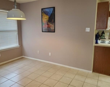 5005 Boxwood Lane - Photo Thumbnail 9