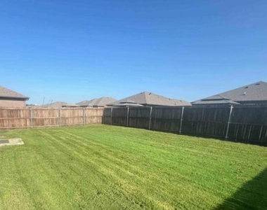 1410 Brindle Drive - Photo Thumbnail 7