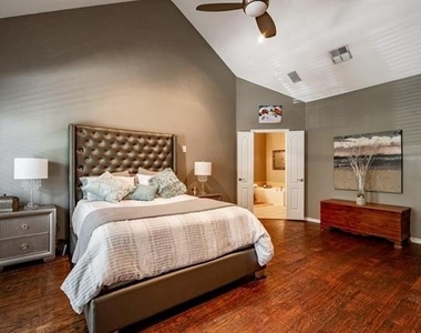 6868 Firenze Lane - Photo Thumbnail 16