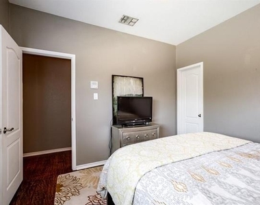 6868 Firenze Lane - Photo Thumbnail 21