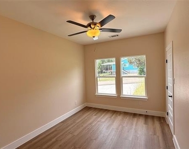 2619 Creekview Drive - Photo Thumbnail 5