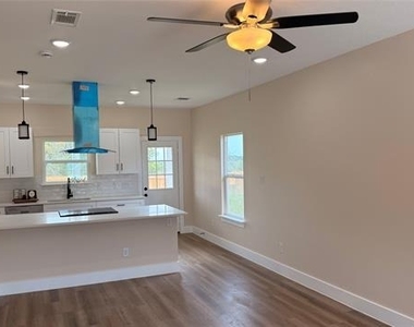2619 Creekview Drive - Photo Thumbnail 1