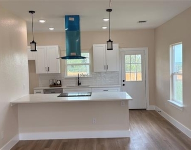2619 Creekview Drive - Photo Thumbnail 3