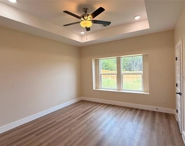 2619 Creekview Drive - Photo Thumbnail 8
