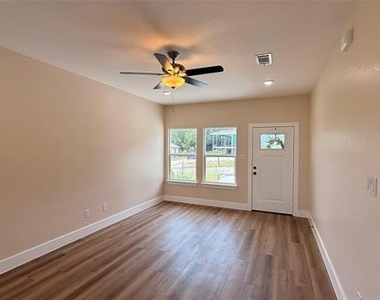 2619 Creekview Drive - Photo Thumbnail 4
