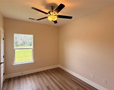 2619 Creekview Drive - Photo Thumbnail 7