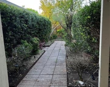 827 Ash Grove Lane - Photo Thumbnail 13